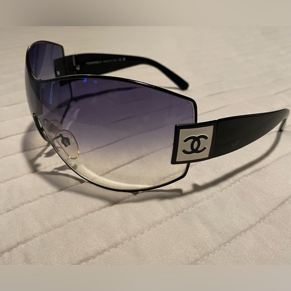 CHANEL Sunglasses